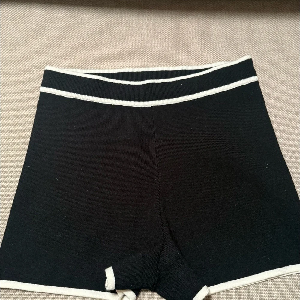 L'Academie Sweater Shorts with White Accents - Picture 4 of 4